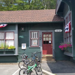 Prides Crossing Confections - Front entrance