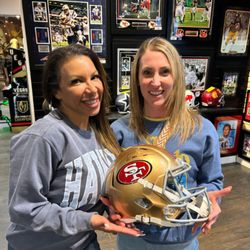 Inscriptagraphs Sports & Entertainment Memorabilia - 49ers fans purchasing their team items!