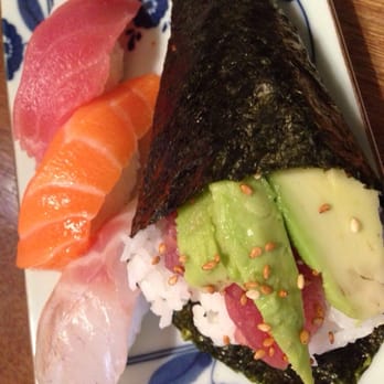 Ikimasu - Very big handroll and 3 nigiri's - Japanese Near Me - Amsterdam, New Hampshire