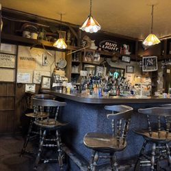Antique Inn - Bar area