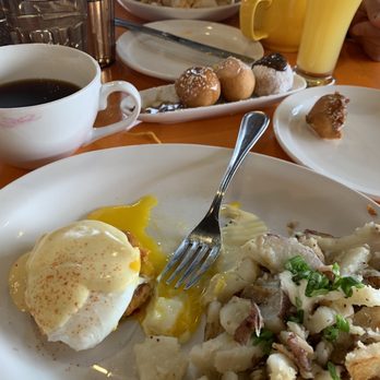 Jelly - Crab Benedict, breakfast burrito, maple bacon, salted caramel, lemon, and Mexican chocolate donuts - New American Near Me - Denver, Colorado Jelly - Crab Benedict, breakfast burrito, maple bacon, salted caramel, lemon, and Mexican chocolate donuts - New American Near Me - Denver, Colorado
