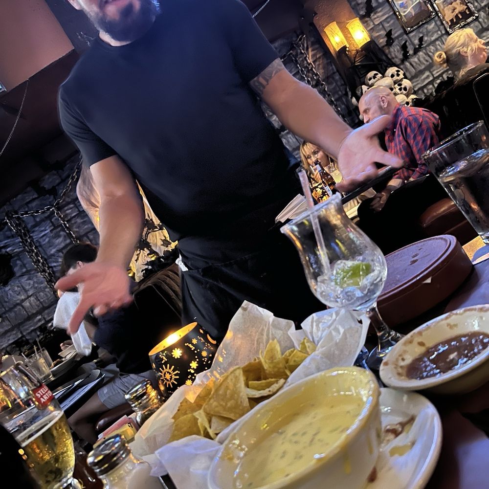 Seamus serving yummiest queso in Burque. Seamus serving yummiest queso in Burque.