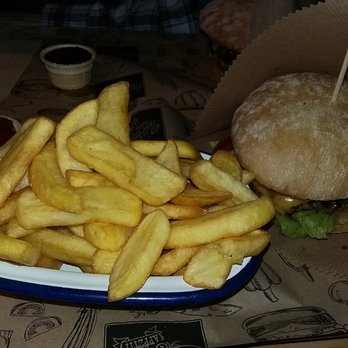 Burgeria - Yummee Cheeseburger im Menü - Burgers Near Me - Göttingen, NI
