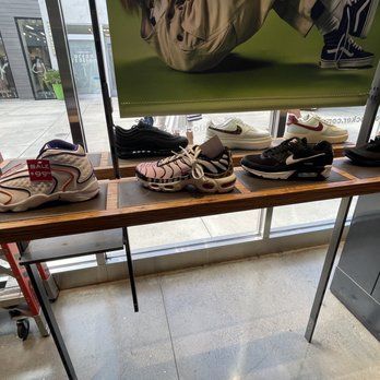 Foot Locker - love Nike - Shoe Stores Near Me - Kapolei, Hawaii Foot Locker - love Nike - Shoe Stores Near Me - Kapolei, Hawaii