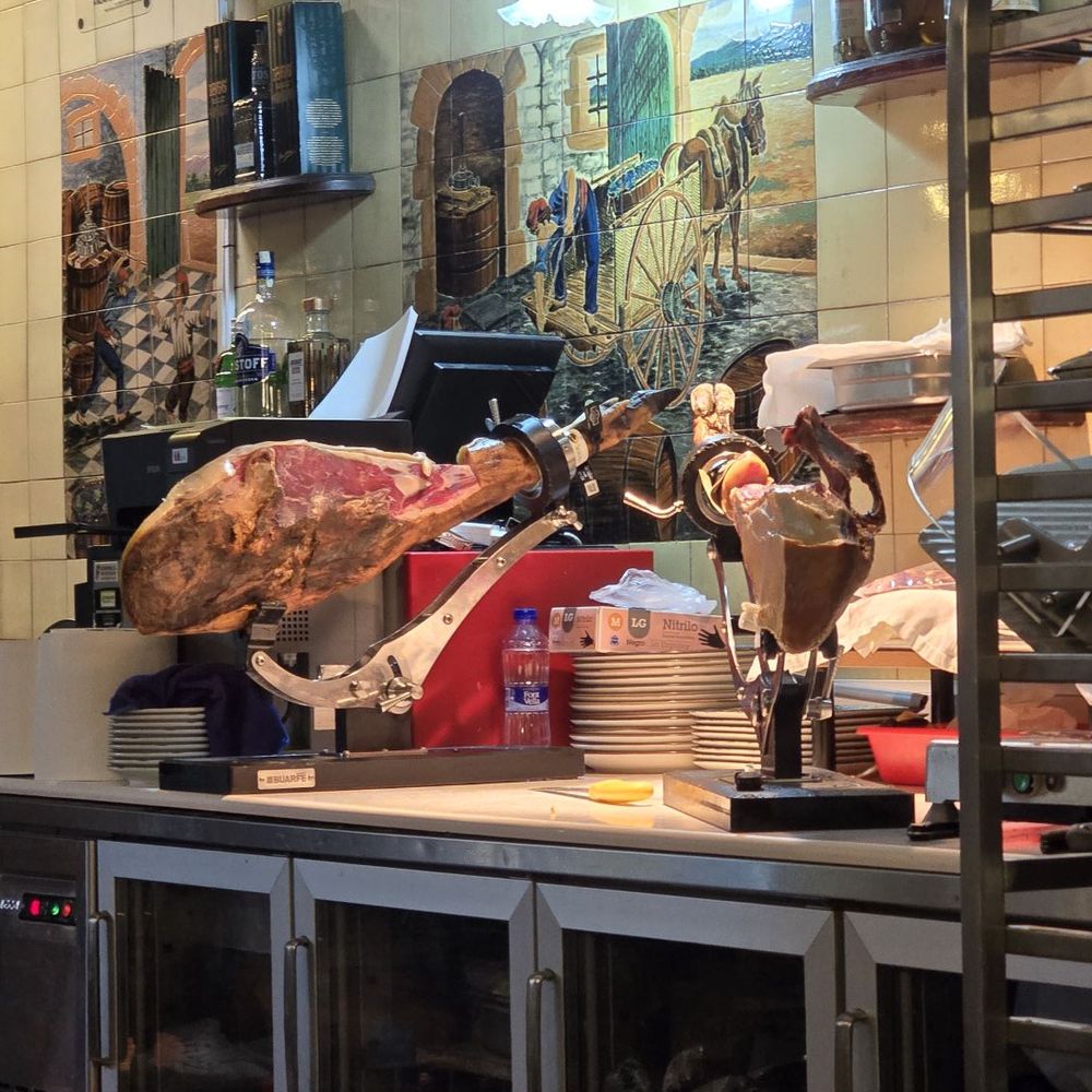 Racó de la Vila - Iberico jamon - Spanish Near Me - Barcelona, B Racó de la Vila - Iberico jamon - Spanish Near Me - Barcelona, B
