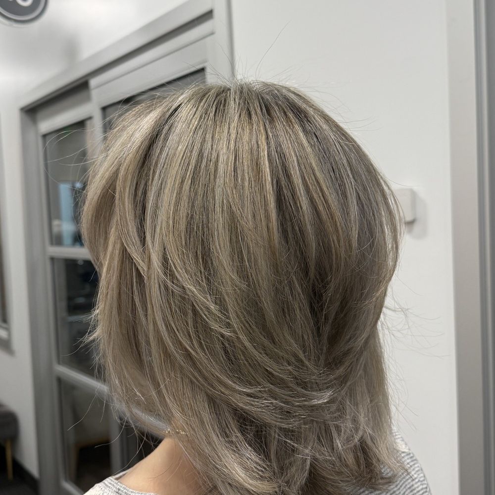Ashy blondes under different lighting Ashy blondes under different lighting