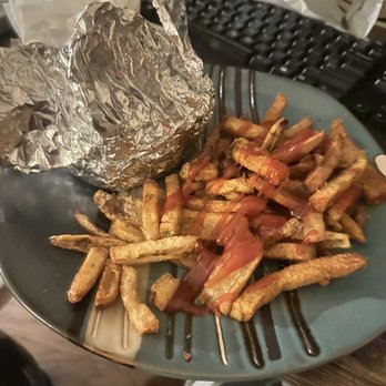 Five Guys - Grill cheese burger with Cajun fries - Burgers Near Me - Memphis, Tennessee Five Guys - Grill cheese burger with Cajun fries - Burgers Near Me - Memphis, Tennessee