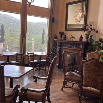 Arrowhead Manor Inn and Event Center - Breakfast room - Venues & Event Spaces Near Me - Morrison, Colorado