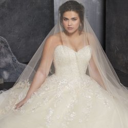 Cupid's Corner - Cupid's Corner has beautiful wedding gowns!