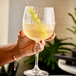 Xuntos Santa Monica - Gin Tonic, Nordes Galician Gin, Xuntos Tonic, Albariño, Frozen Grapes
