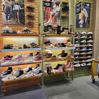 Journeys - UGG shoes - Shoe Stores Near Me - Sherman Oaks, California