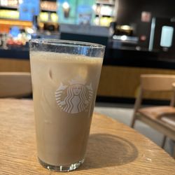 Starbucks - Iced Vanilla Latte