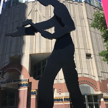 Seattle Art Museum - The Hammering Man - Art Museums Near Me - Seattle, Washington