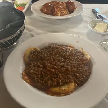 Luceti's on 25th - Cheese ravioli & Spaghetti with Meatballs - Italian Near Me - San Mateo, California Luceti's on 25th - Cheese ravioli & Spaghetti with Meatballs - Italian Near Me - San Mateo, California