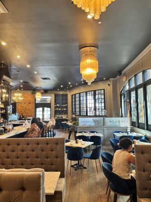 J.Theodore Restaurant & Bar by null