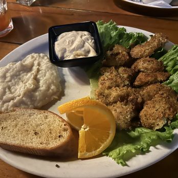 Warren House Pub - Lightly breaded oysters with mashed potatoes and garlic bread - American Near Me - Cannon Beach, Oregon