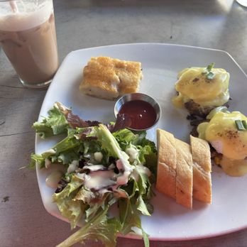 Creme De La Crepe - Long Beach - Crab Cake Benedict - French Near Me - Long Beach, California Creme De La Crepe - Long Beach - Crab Cake Benedict - French Near Me - Long Beach, California