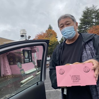 Voodoo Doughnut - Box of 4 in cold, dismal weather 10-26-21 - Donuts Near Me - Portland, Oregon Voodoo Doughnut - Box of 4 in cold, dismal weather 10-26-21 - Donuts Near Me - Portland, Oregon