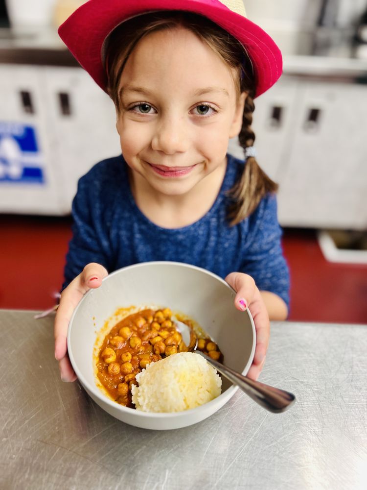 4ft and Up Kitchen Logo