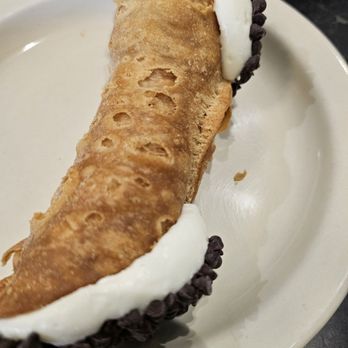 Modern Pastry Shop - Cannoli - Bakeries Near Me - Boston, Massachusetts