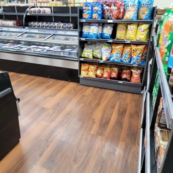 Braum's - a view of a grocery store - Ice Cream & Frozen Yogurt Near Me - Wichita, Kansas