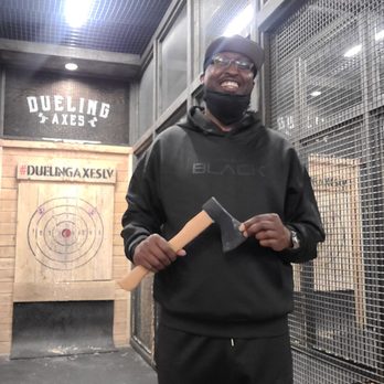 Dueling Axes - I'm pretty good at this. - Axe Throwing Near Me - Las Vegas, Nevada