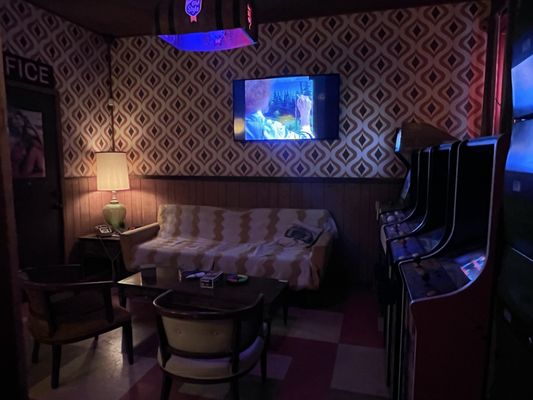 Thunderbird Lounge by null