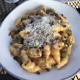 Mac 'n cheese (brisket, bacon, okra) Mac 'n cheese (brisket, bacon, okra)