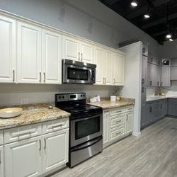Pius Kitchen & Bath - Raised Panel and Grey Shaker