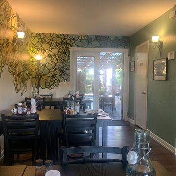 Hangar Cafe - Indoor Seating Area - Breakfast & Brunch Near Me - Seattle, Washington