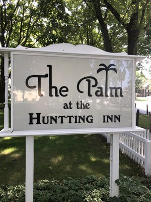 Huntting Inn by null