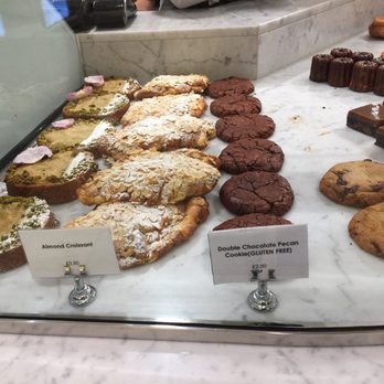 Dominique Ansel Bakery - Pastry case - Bakeries Near Me - Victoria, XGL