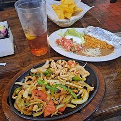 La Rivera Mexican Restaurant & Grill - Chicken fajitas