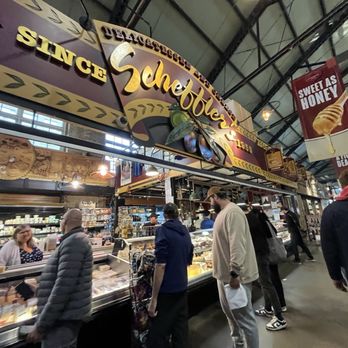 St. Lawrence Market - Farmers Market Near Me - Toronto, Ontario St. Lawrence Market - Farmers Market Near Me - Toronto, Ontario