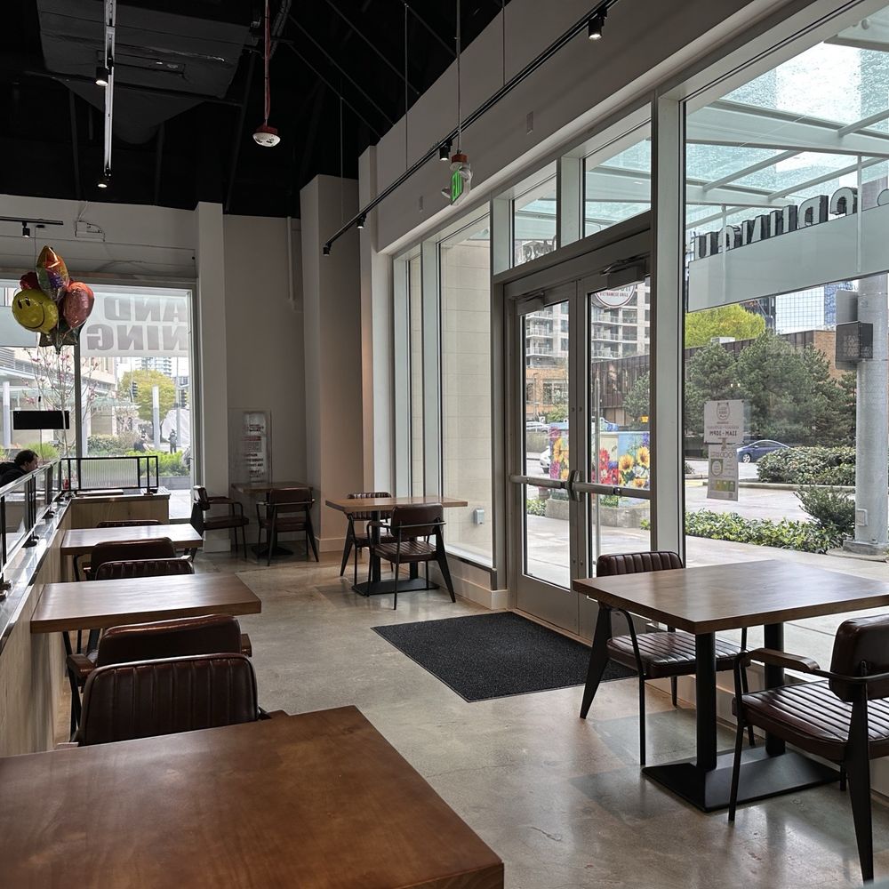 Sizzle&Crunch - Seats inside - Vietnamese Near Me - Bellevue, Washington Sizzle&Crunch - Seats inside - Vietnamese Near Me - Bellevue, Washington