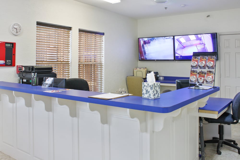 US STORAGE CENTERS Updated June 2024 18 Photos 8110 S Cockrell Hill Rd, Dallas, Texas