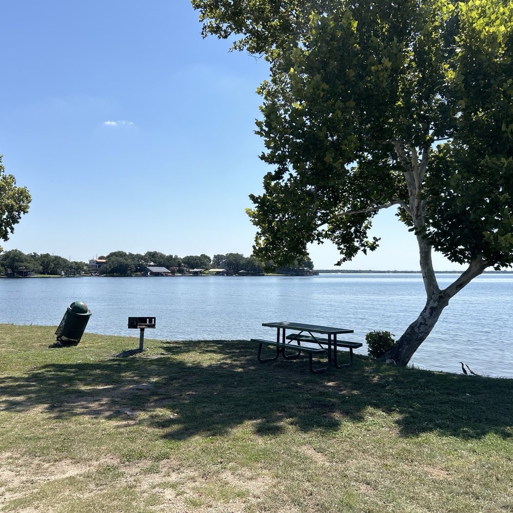 Robin Hood park - Nice picnic spot and view - Lakes Near Me - Granite Shoals, Texas