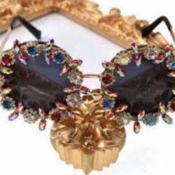 Raquells Fashion - Blingy sunglasses.
