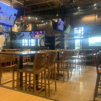 Buffalo Wild Wings - Dinning Area - Chicken Wings Near Me - Orlando, Florida