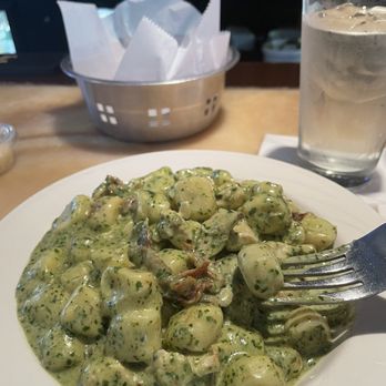 Salute - Chicken Gnocchi with sun-dried tomatoes and pesto - Italian Near Me - Hartford, Connecticut Salute - Chicken Gnocchi with sun-dried tomatoes and pesto - Italian Near Me - Hartford, Connecticut