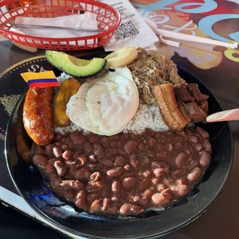 Divina Colombian Café - Bandejita Paisa - Cafes Near Me - Sacramento, California