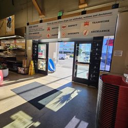 Ace Hardware Of Van Nuys - The entrance