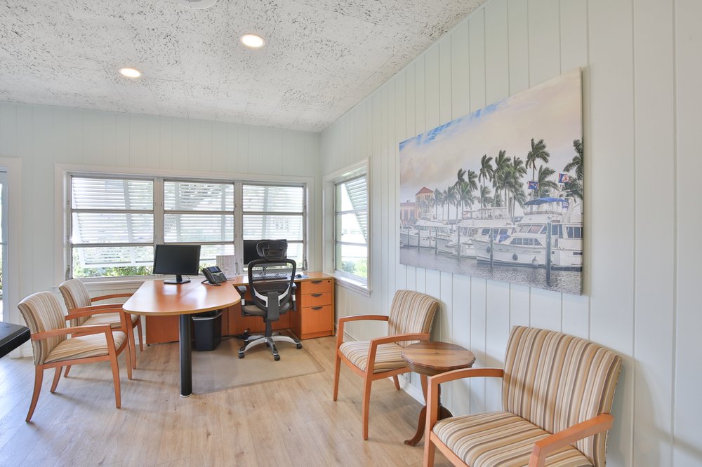 MICHAEL SAUNDERS & COMPANY BRADENTON REAL ESTATE Updated August 2024 23 Photos 4400