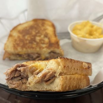 1903 Taphouse - Grilled cheese with brisket - Beer Bar Near Me - Bishop, California 1903 Taphouse - Grilled cheese with brisket - Beer Bar Near Me - Bishop, California