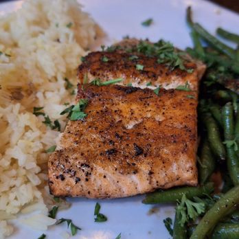Ollie's Mediterranean Grill - Salmon with basmati rice and greenbeans - Mediterranean Near Me - Mobile, Alabama