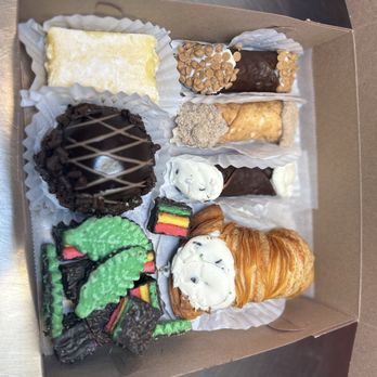 Meriano's Bake Shoppe - Bakeries Near Me - Madison, Connecticut