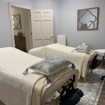 Salon Addison Davis - Couples Massage Room - Hair Salons Near Me - York, Pennsylvania Salon Addison Davis - Couples Massage Room - Hair Salons Near Me - York, Pennsylvania