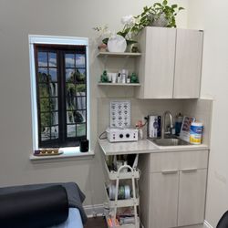 Esquire Salon Suites - Salon Suite