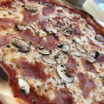 Pizzaiolo - Ham and mushroom pizza - Italian Near Me - Madrid, M Pizzaiolo - Ham and mushroom pizza - Italian Near Me - Madrid, M