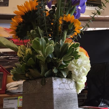 Tujunga Flowers & Gifts - Beautiful vase. - Florists Near Me - Tujunga, California Tujunga Flowers & Gifts - Beautiful vase. - Florists Near Me - Tujunga, California